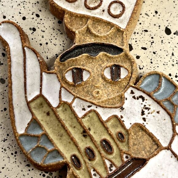 St. Andrews Abbey Handmade Ceramic Angel Wreath - Picture 2 of 7